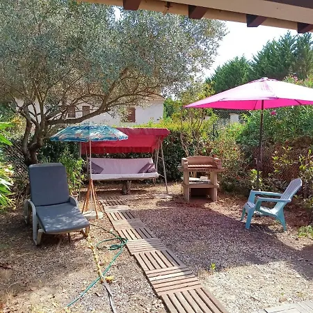Maison Proche Avec Jardins בית נופש